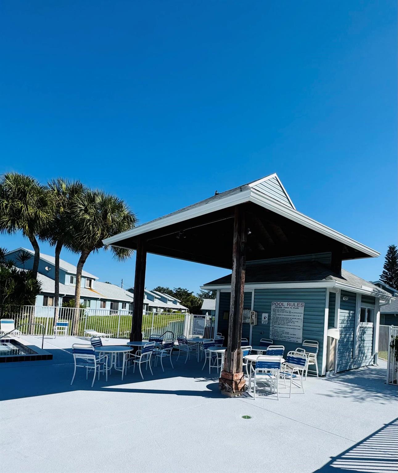 ISLAND CLUB - Residential