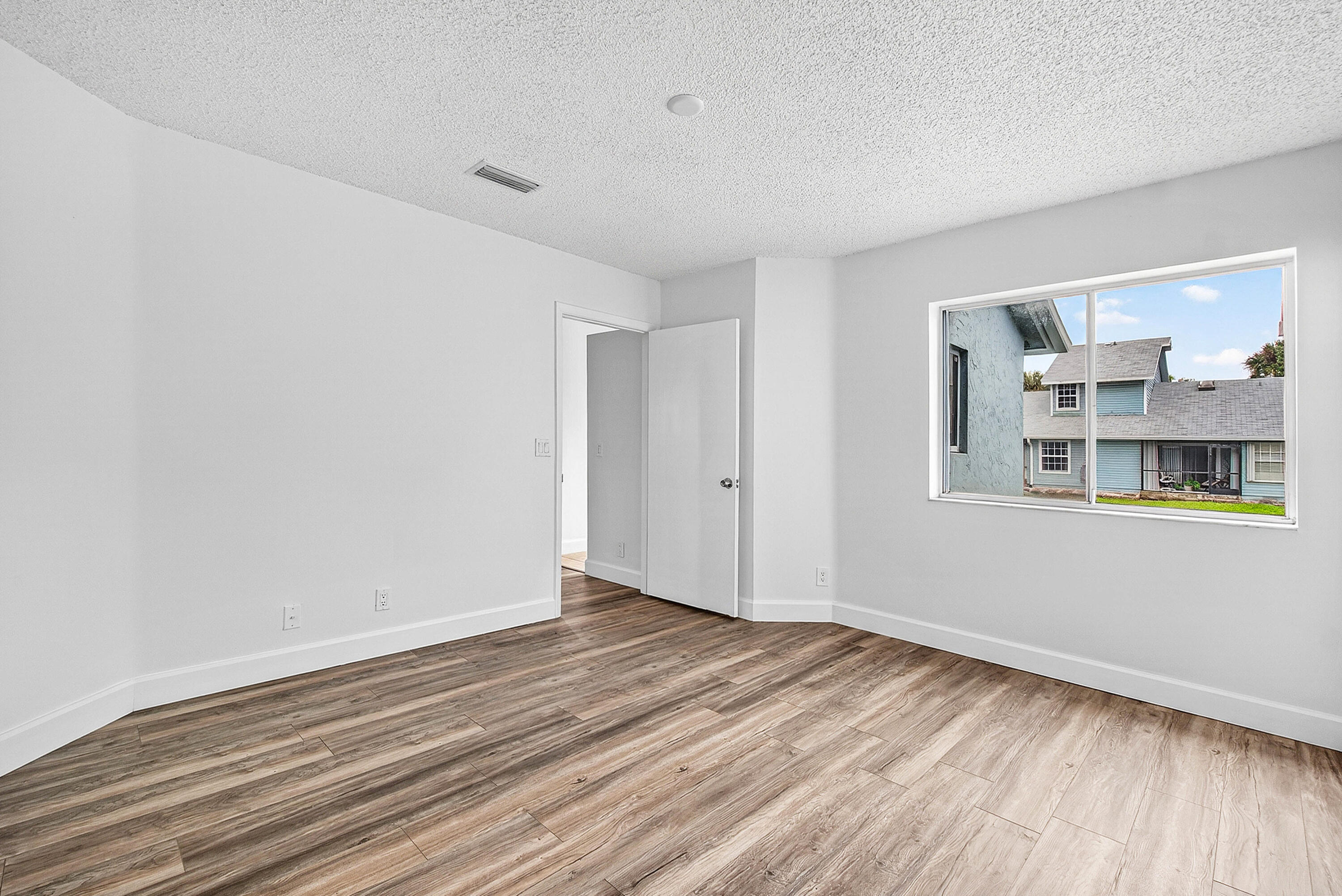 ISLAND CLUB - Residential