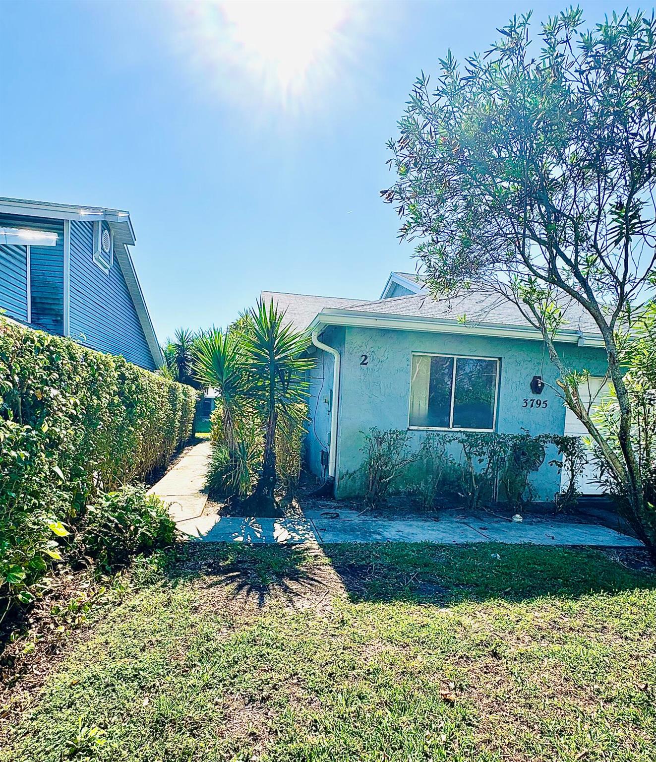 3795 Island Club Circle E 10