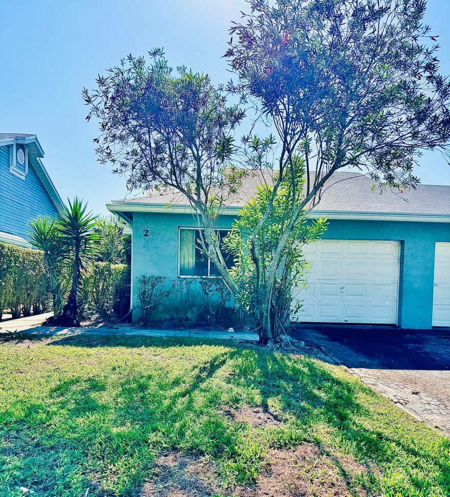 Renovated, beautiful corner unit featuring 1 floor, 3 bedrooms, 2 bathrooms and a lake view. This is a quaint all-age community. Private garage & pet friendly. The association fee includes Building Insurance(Exterior), lawn care, pool.