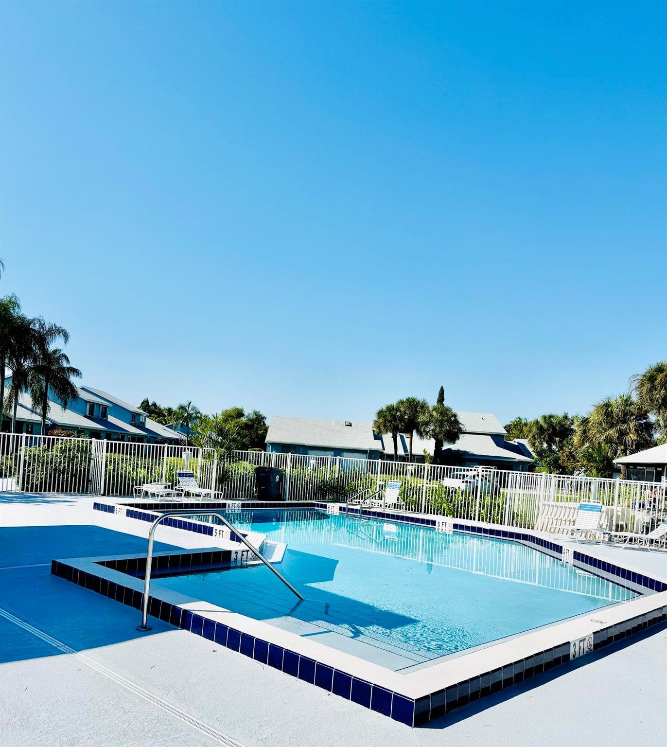 ISLAND CLUB - Residential