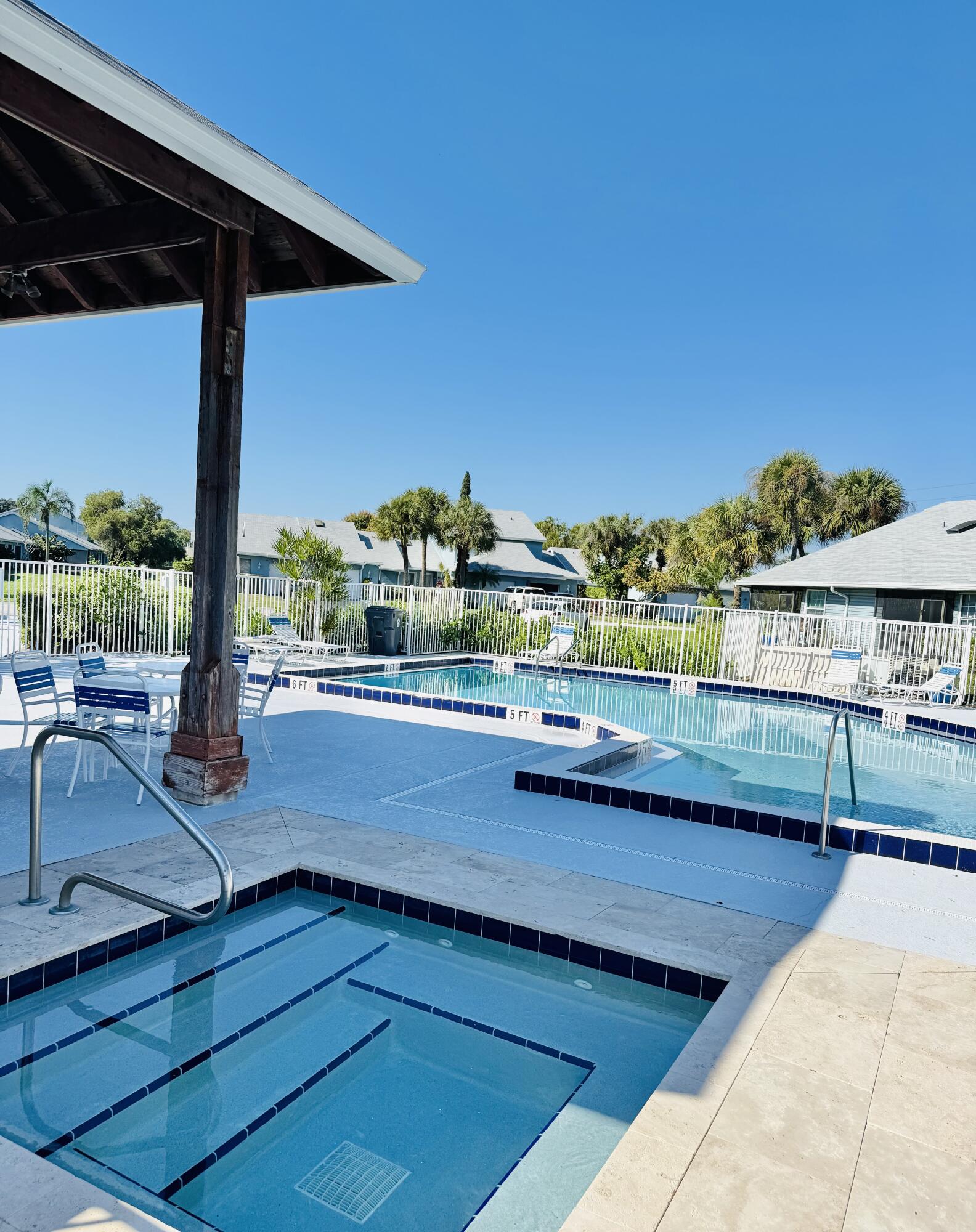 ISLAND CLUB - Residential