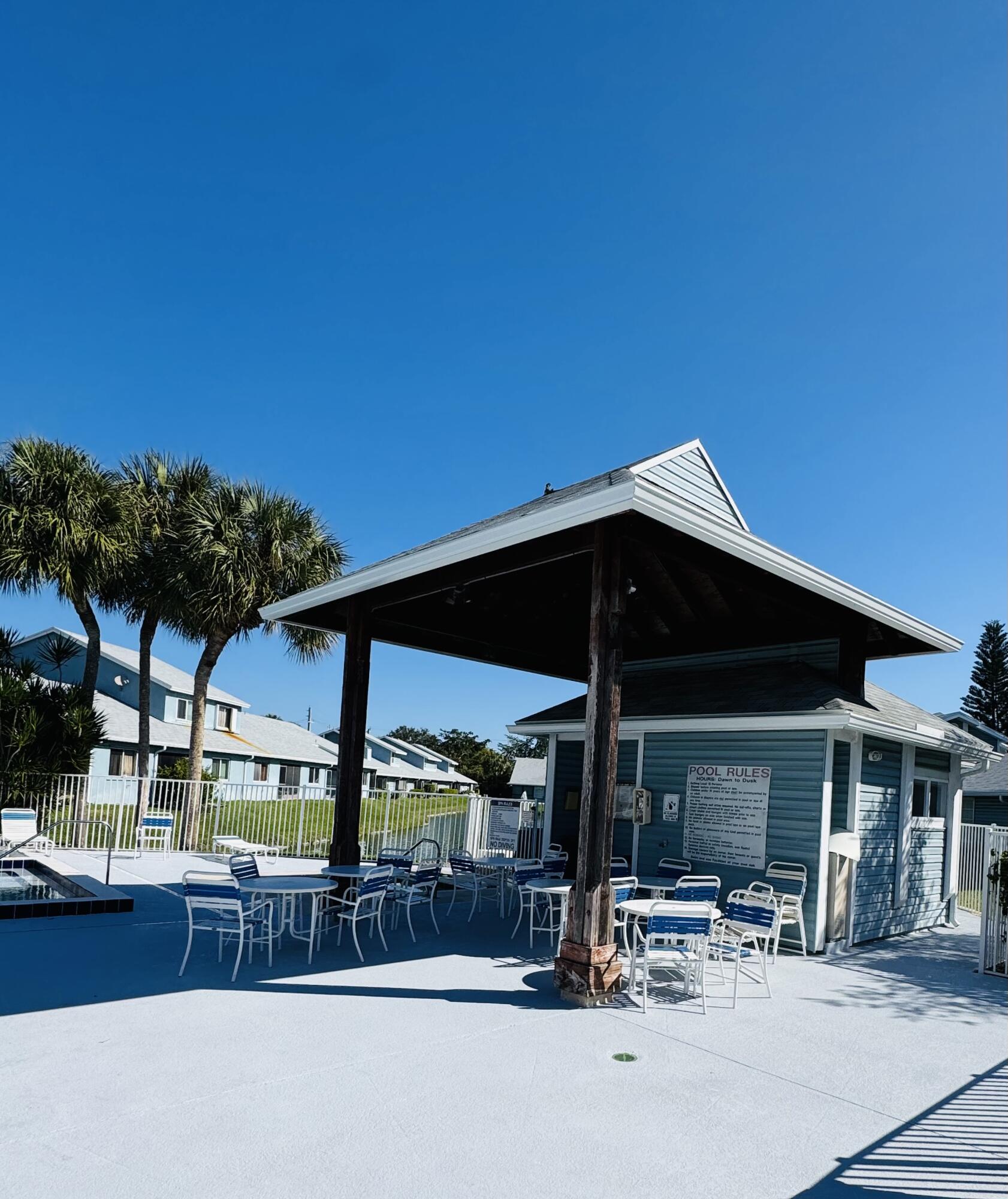 ISLAND CLUB - Residential