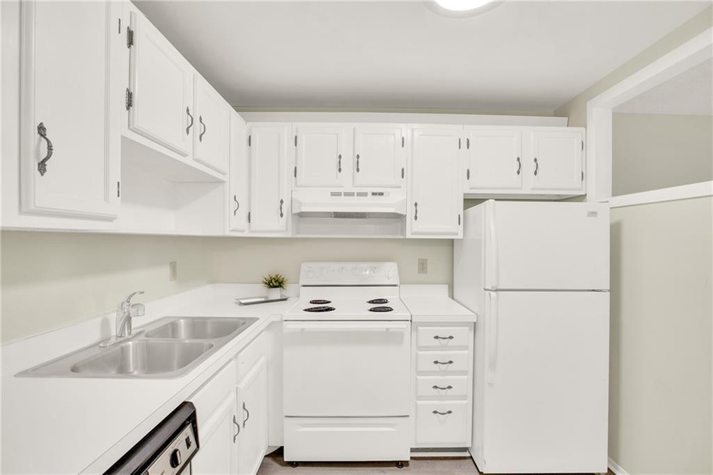 VISTA ROYALE PHASE IV BLDGS 83-111 - Residential