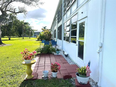 Tiny photo for 131 Oakridge J #131, Deerfield Beach, FL 33442 (MLS # B26025984)