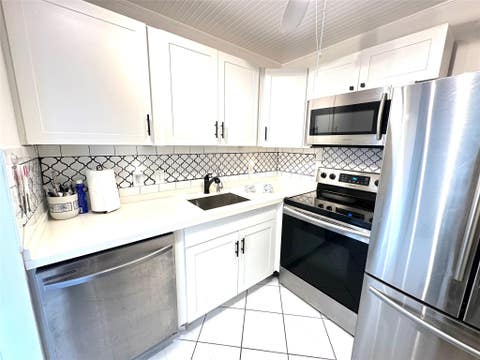 Tiny photo for 131 Oakridge J #131, Deerfield Beach, FL 33442 (MLS # B26025984)