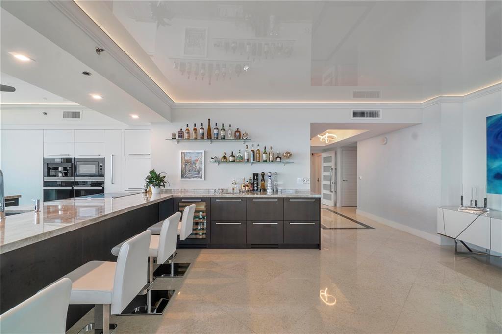 Las Olas Beach Club - Residential