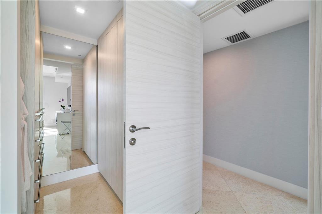 Las Olas Beach Club - Residential