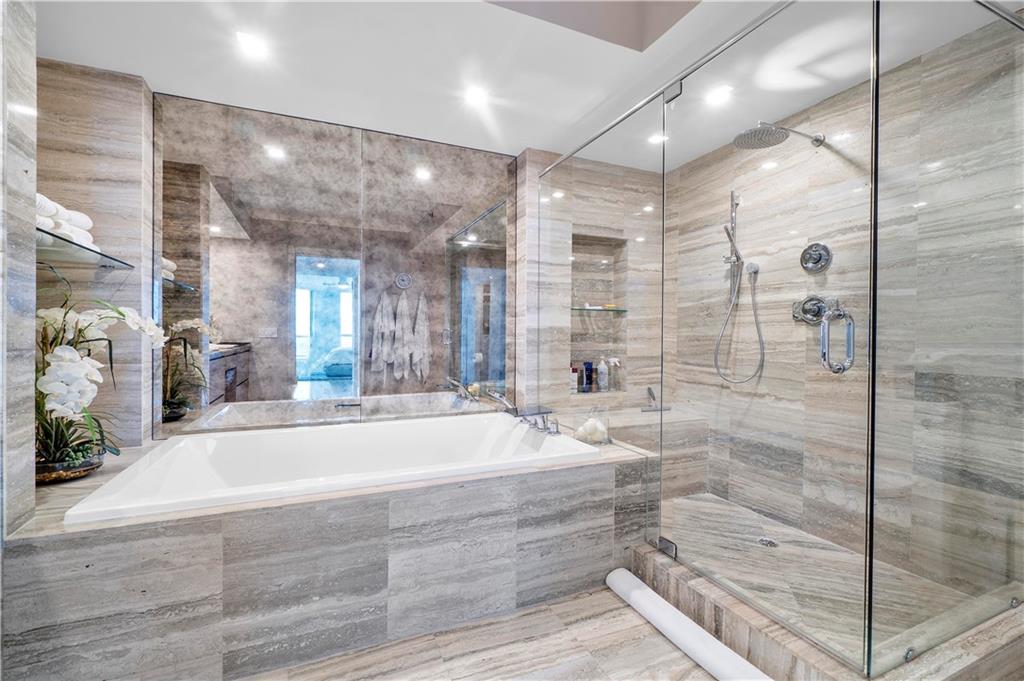 Las Olas Beach Club - Residential