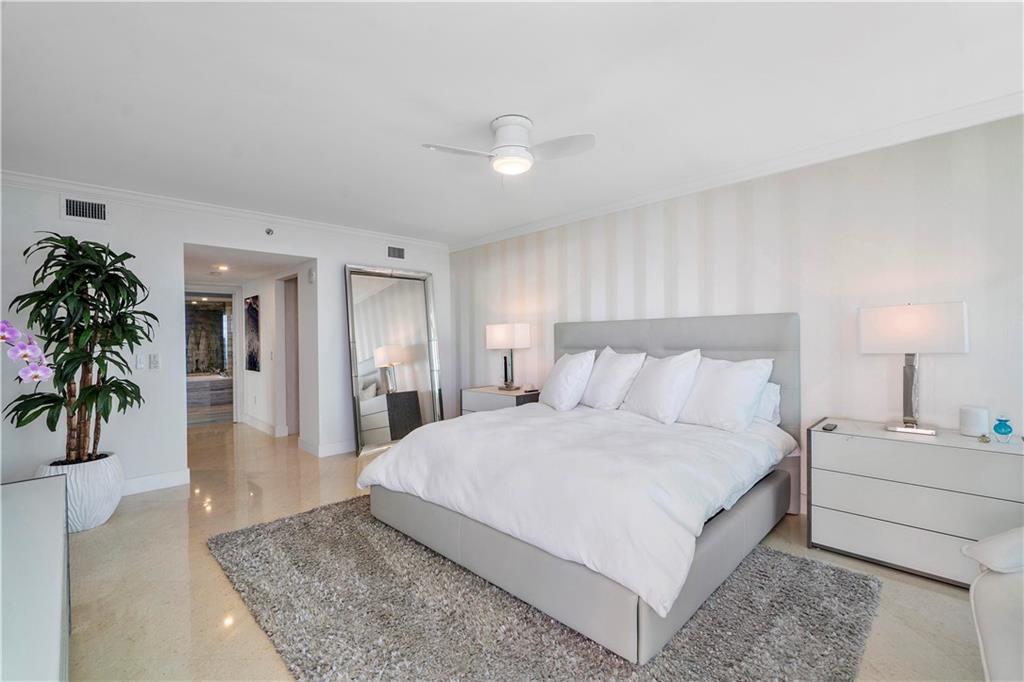 Las Olas Beach Club - Residential