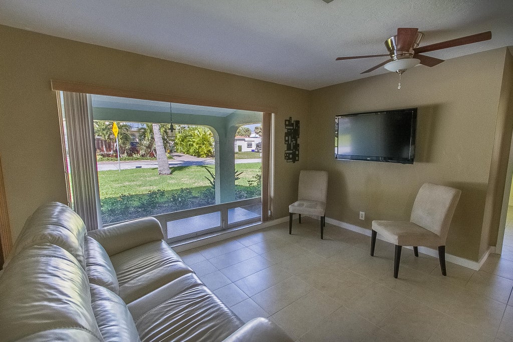 Photo of 116 NW 8th Street, Boca Raton, FL 33432 (MLS # B26047713)