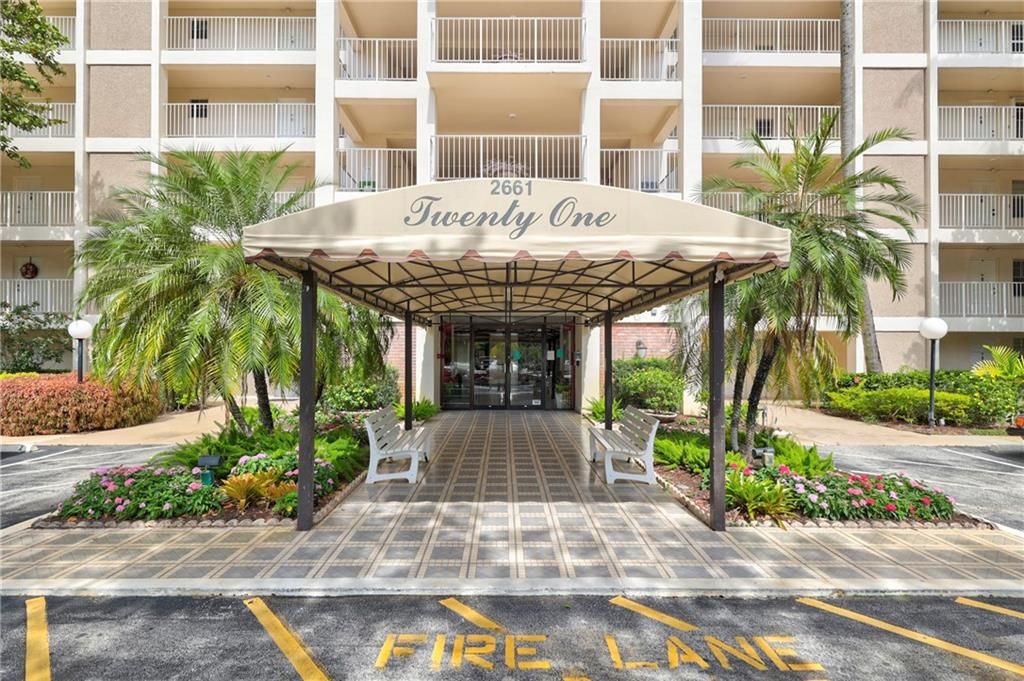 Photo of 2661 S S Course Dr #904, Pompano Beach, FL 33069 (MLS # F10319271)