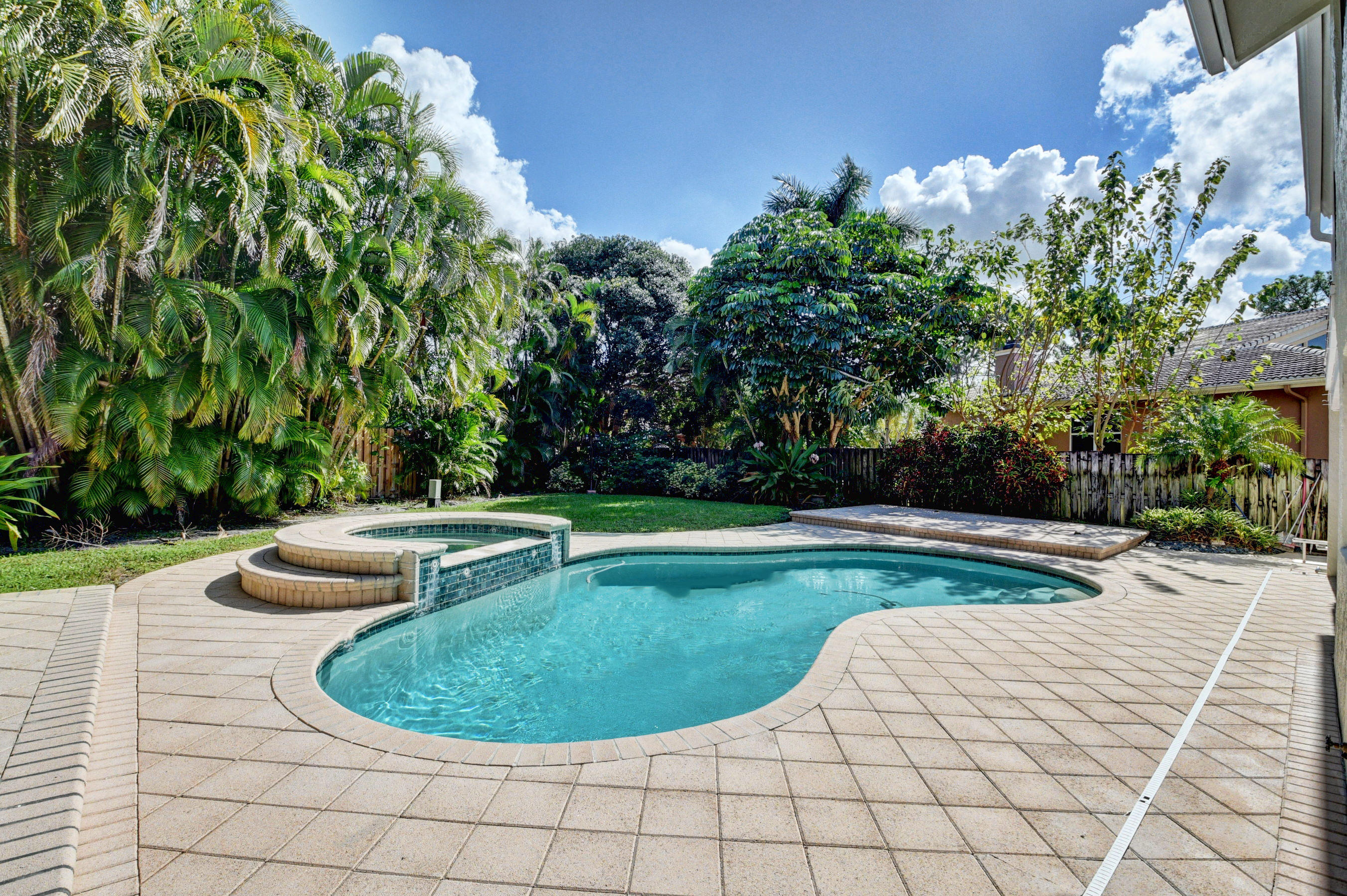 Colonnade - Residential Lease