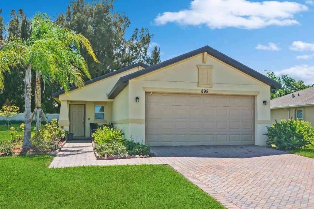 Photo of 898 Bent Creek Drive, Fort Pierce, FL 34947 (MLS # R10919892)