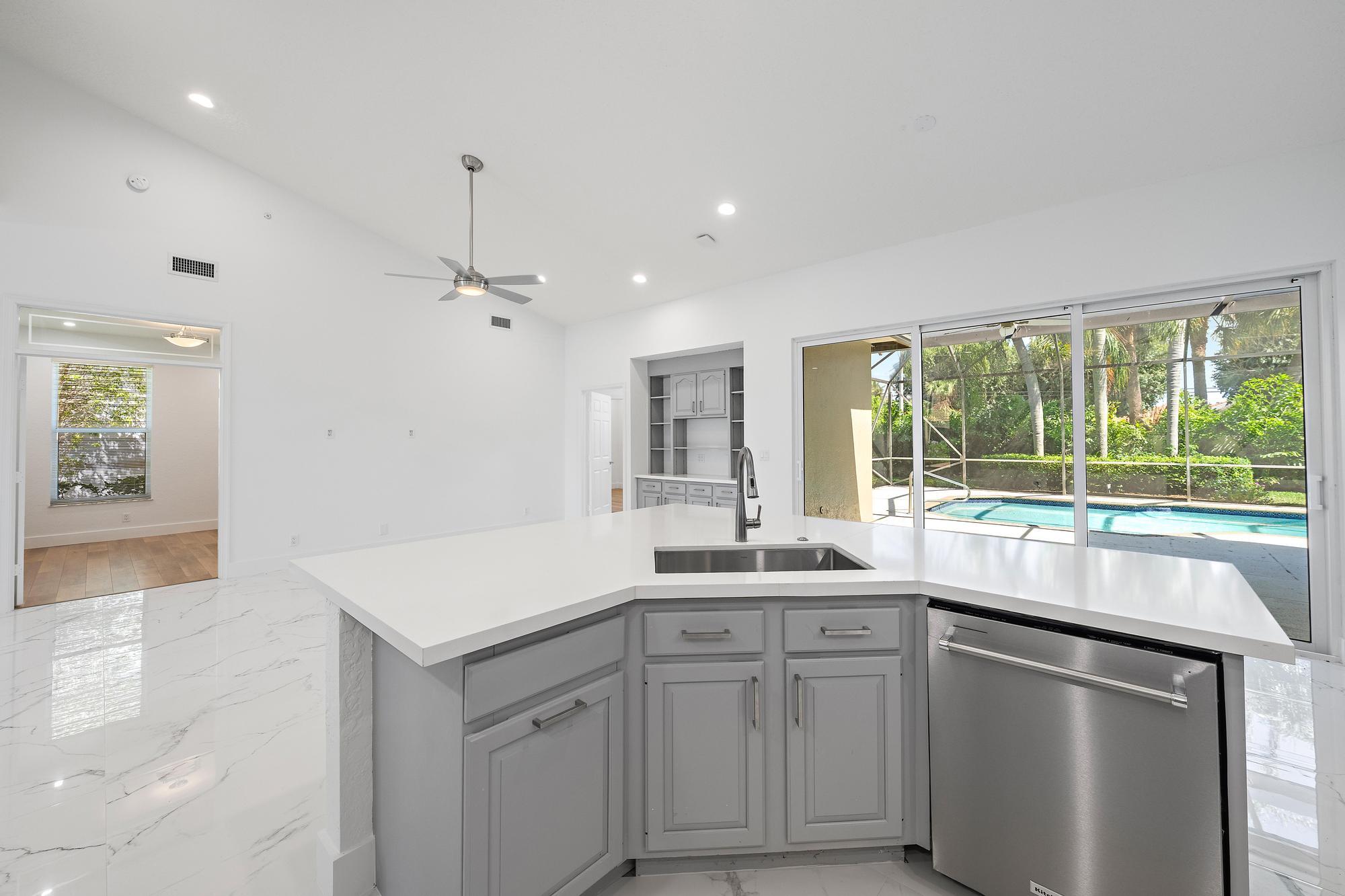 CRYSTAL POINTE 1 - Residential