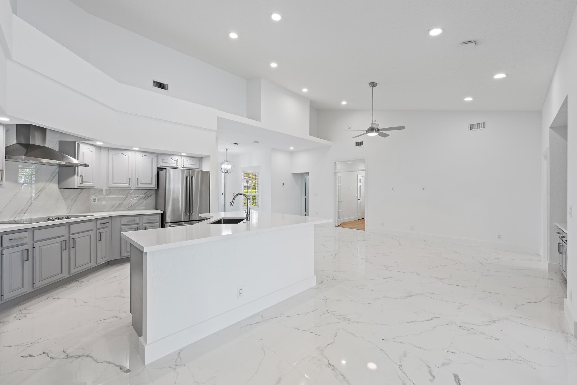 CRYSTAL POINTE 1 - Residential