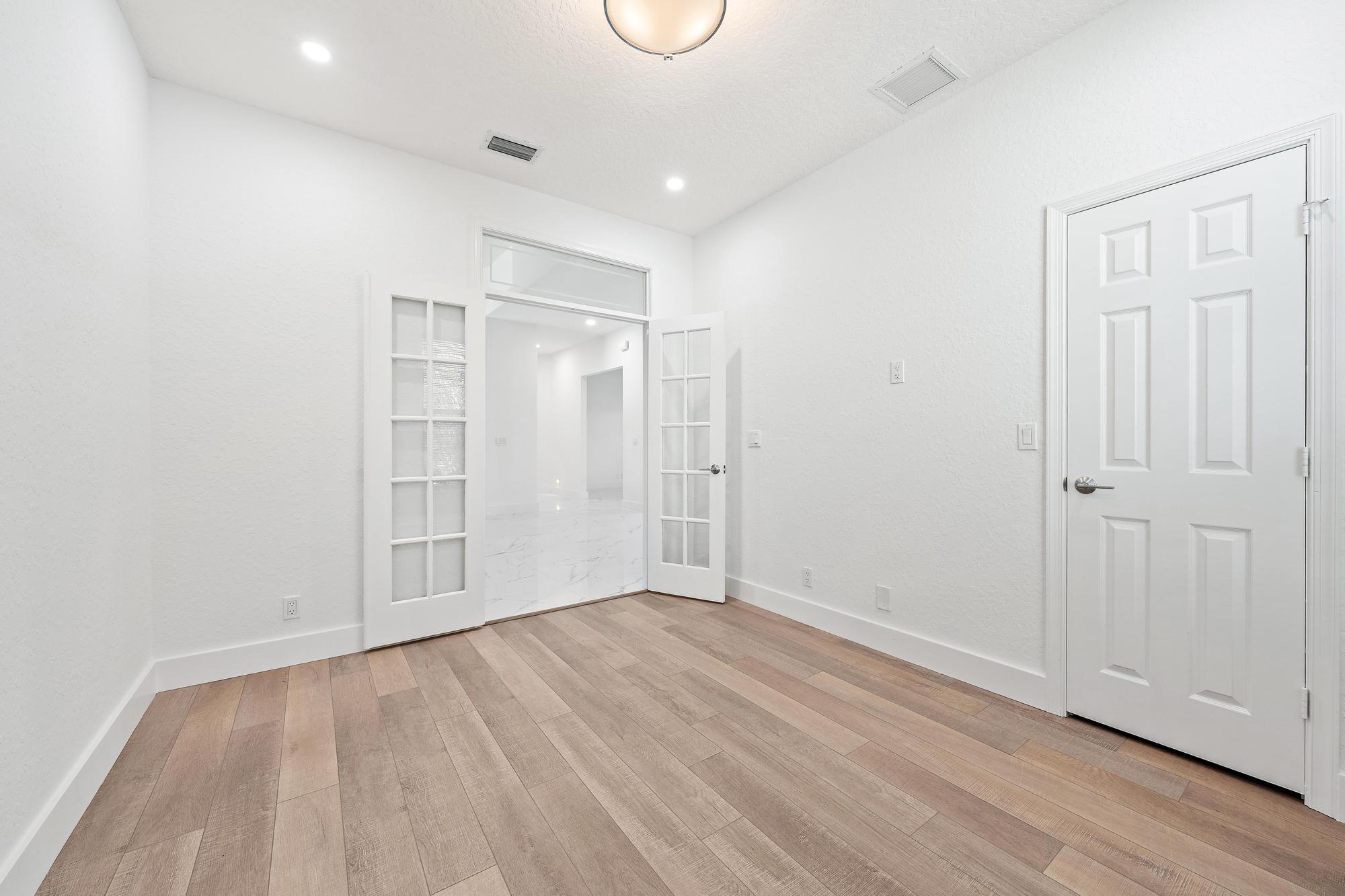 CRYSTAL POINTE 1 - Residential