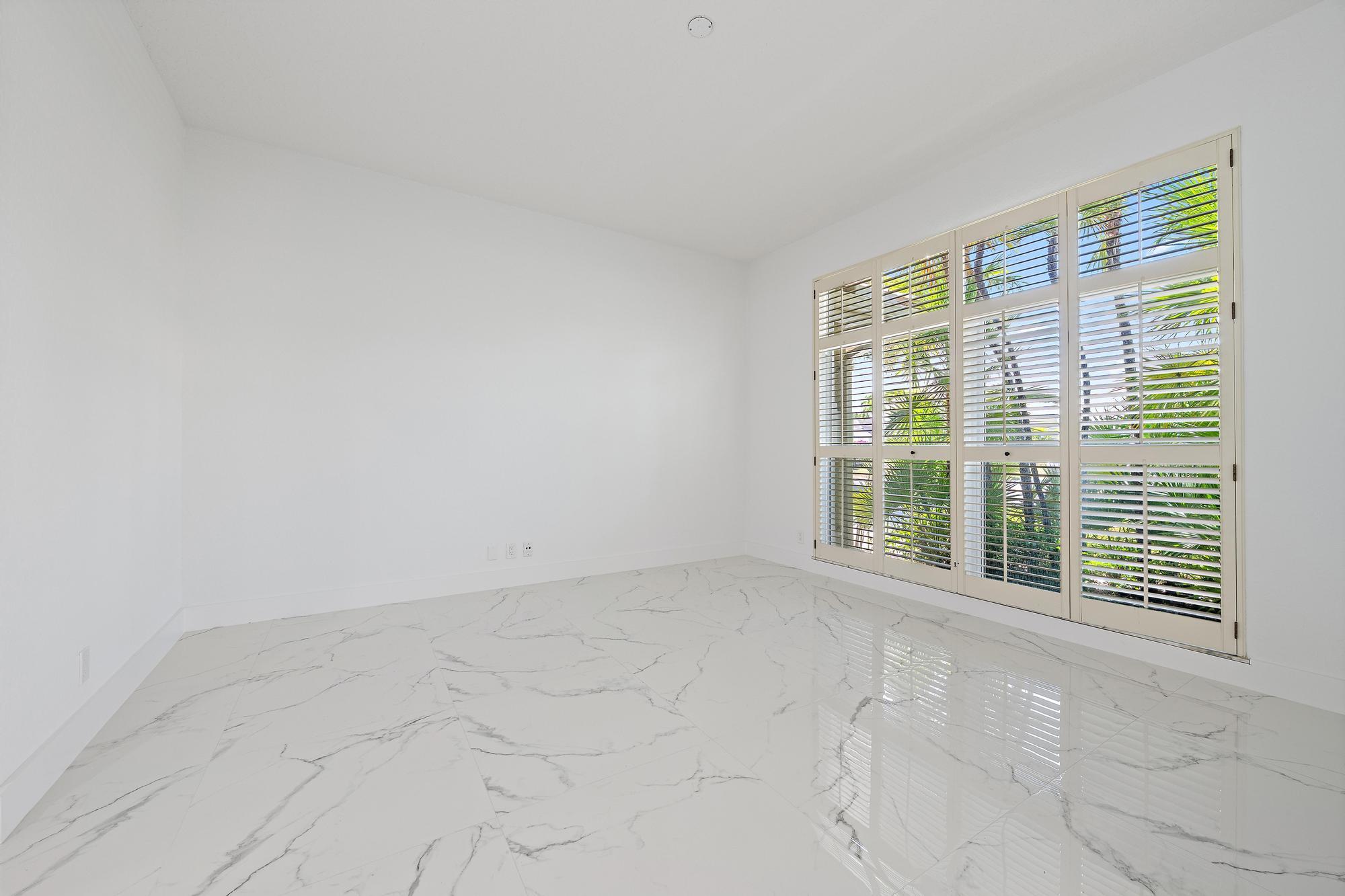 CRYSTAL POINTE 1 - Residential