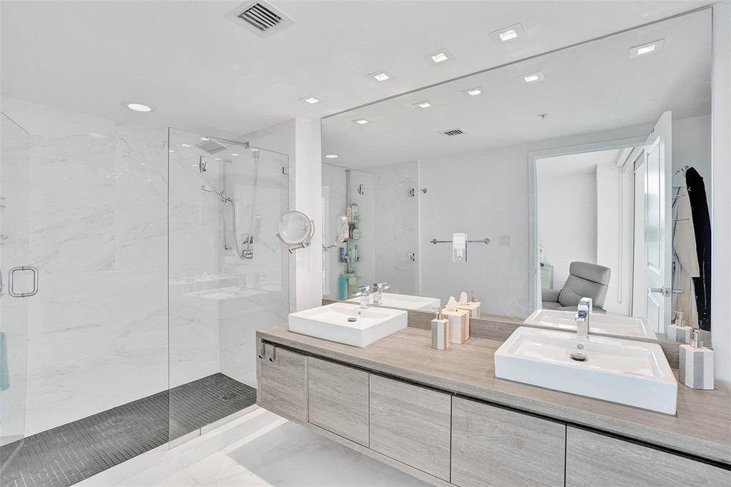 400 Sunny Isles Condo - Residential Lease