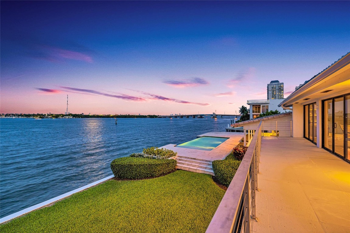 Bay Crest SE Point Lot - Residential