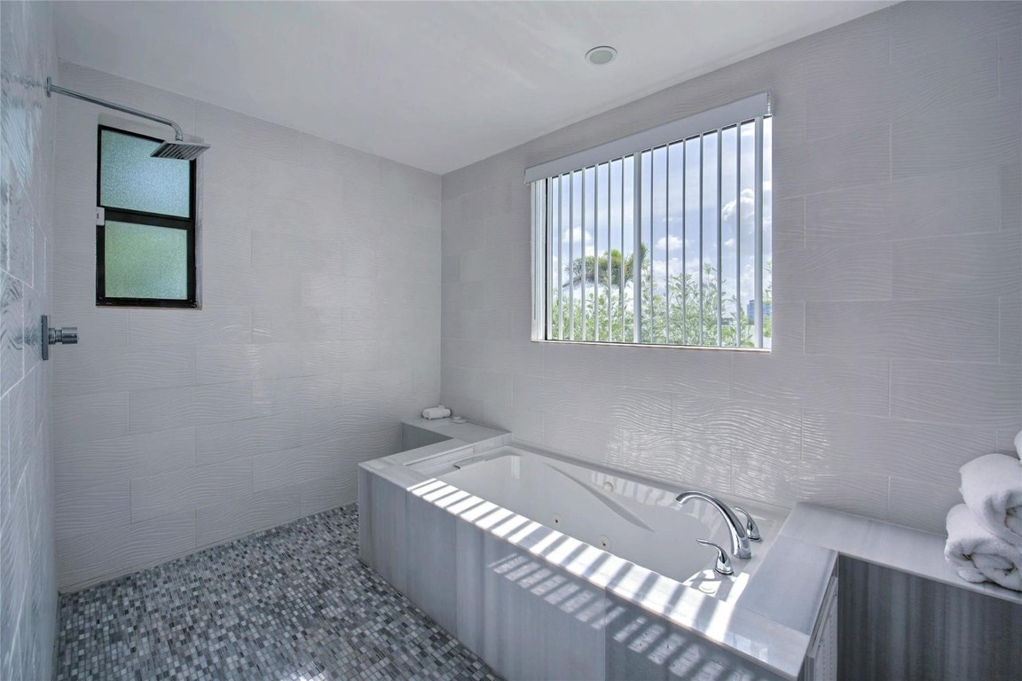 Bay Crest SE Point Lot - Residential