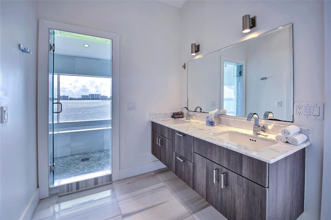 Bay Crest SE Point Lot - Residential