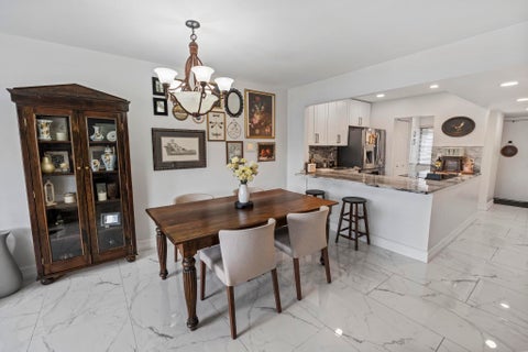 Tiny photo for 1021 Mockingbird Lane #211, Plantation, FL 33324 (MLS # B26046034)