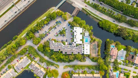 Tiny photo for 1021 Mockingbird Lane #211, Plantation, FL 33324 (MLS # B26046034)