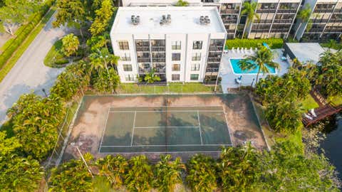 Tiny photo for 1021 Mockingbird Lane #211, Plantation, FL 33324 (MLS # B26046034)