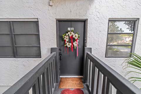 Tiny photo for 1021 Mockingbird Lane #211, Plantation, FL 33324 (MLS # B26046034)