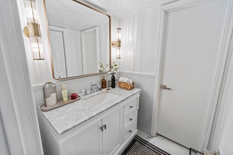 Tiny photo for 1021 Mockingbird Lane #211, Plantation, FL 33324 (MLS # B26046034)