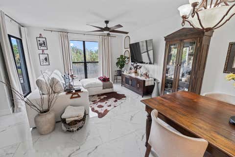 Tiny photo for 1021 Mockingbird Lane #211, Plantation, FL 33324 (MLS # B26046034)