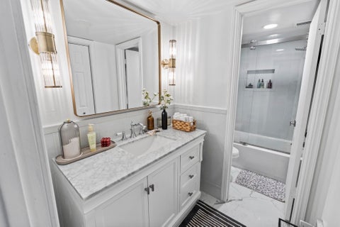 Tiny photo for 1021 Mockingbird Lane #211, Plantation, FL 33324 (MLS # B26046034)