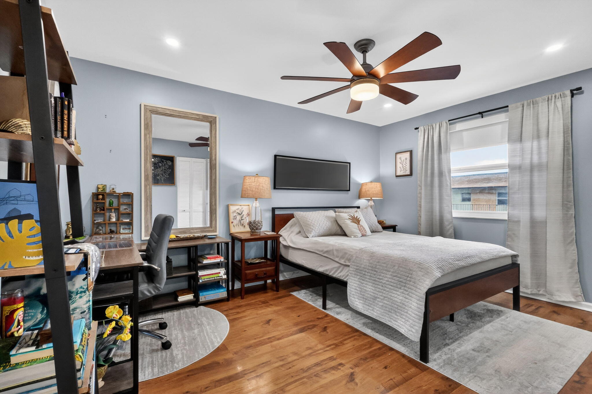 SHORE SIDE CONDO - Residential