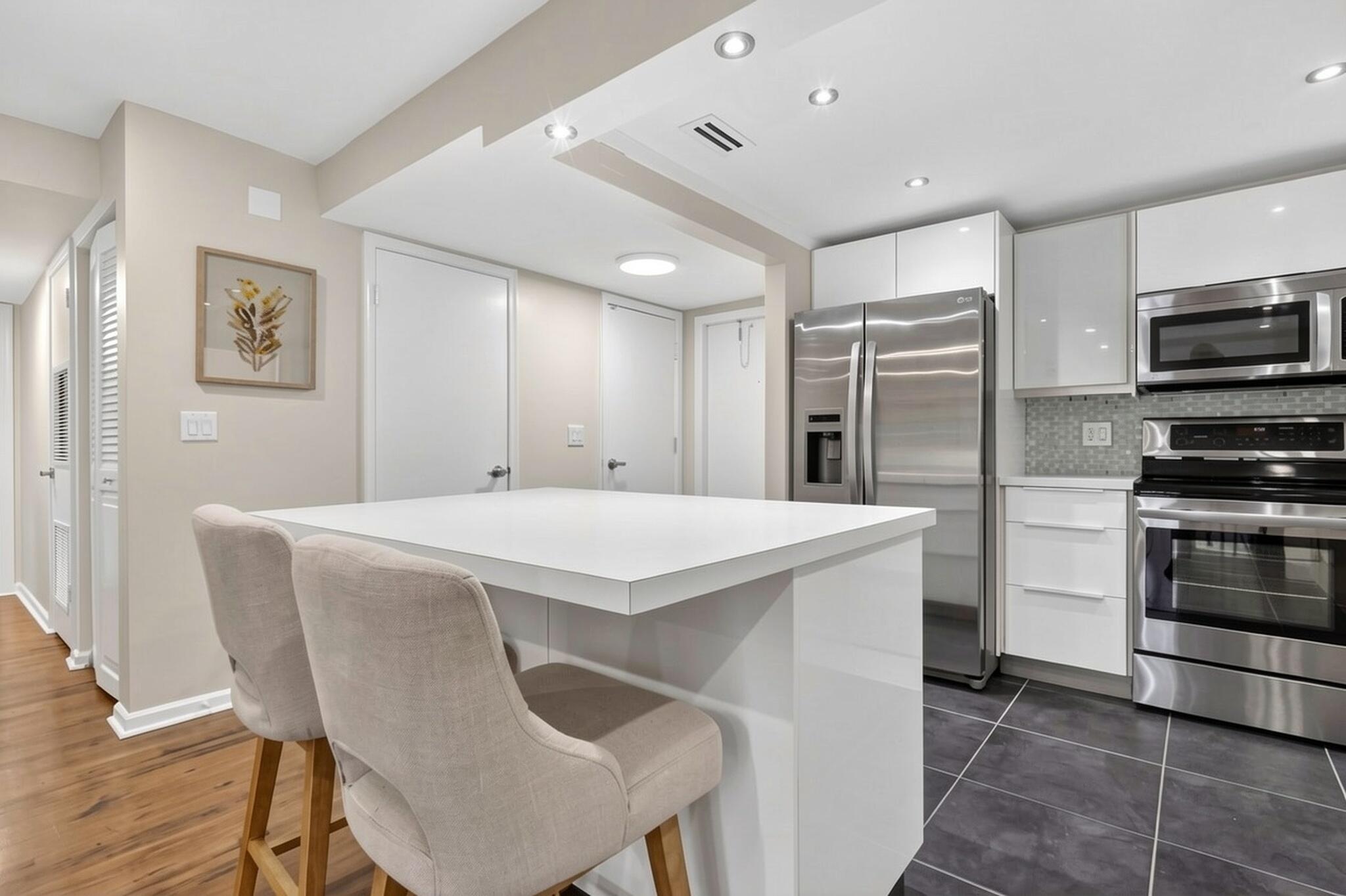 SHORE SIDE CONDO - Residential
