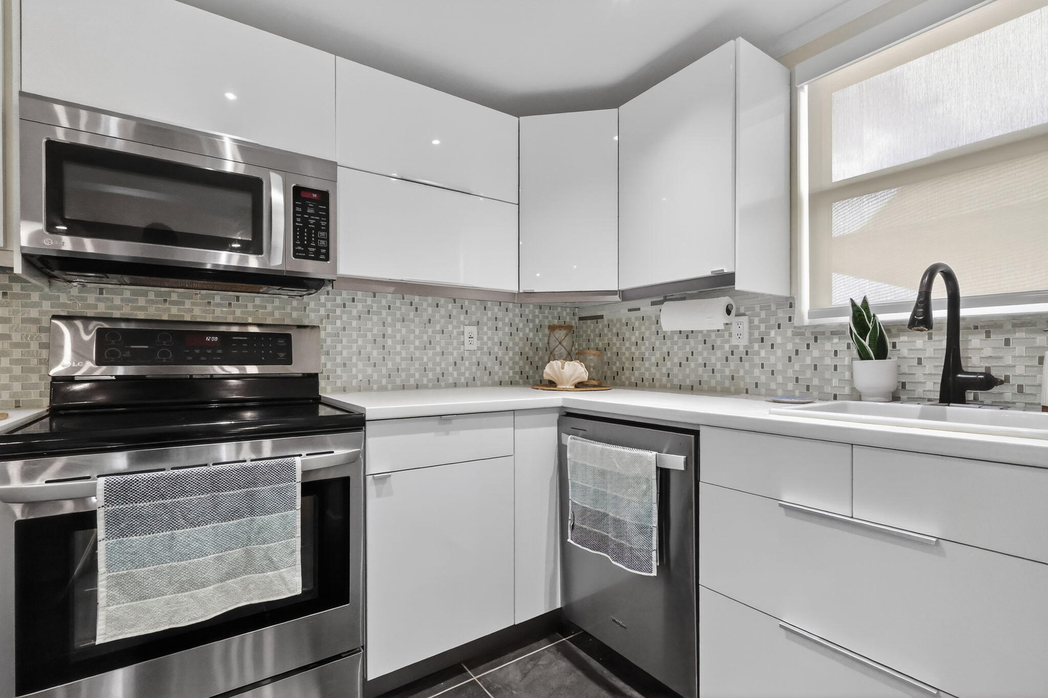 SHORE SIDE CONDO - Residential