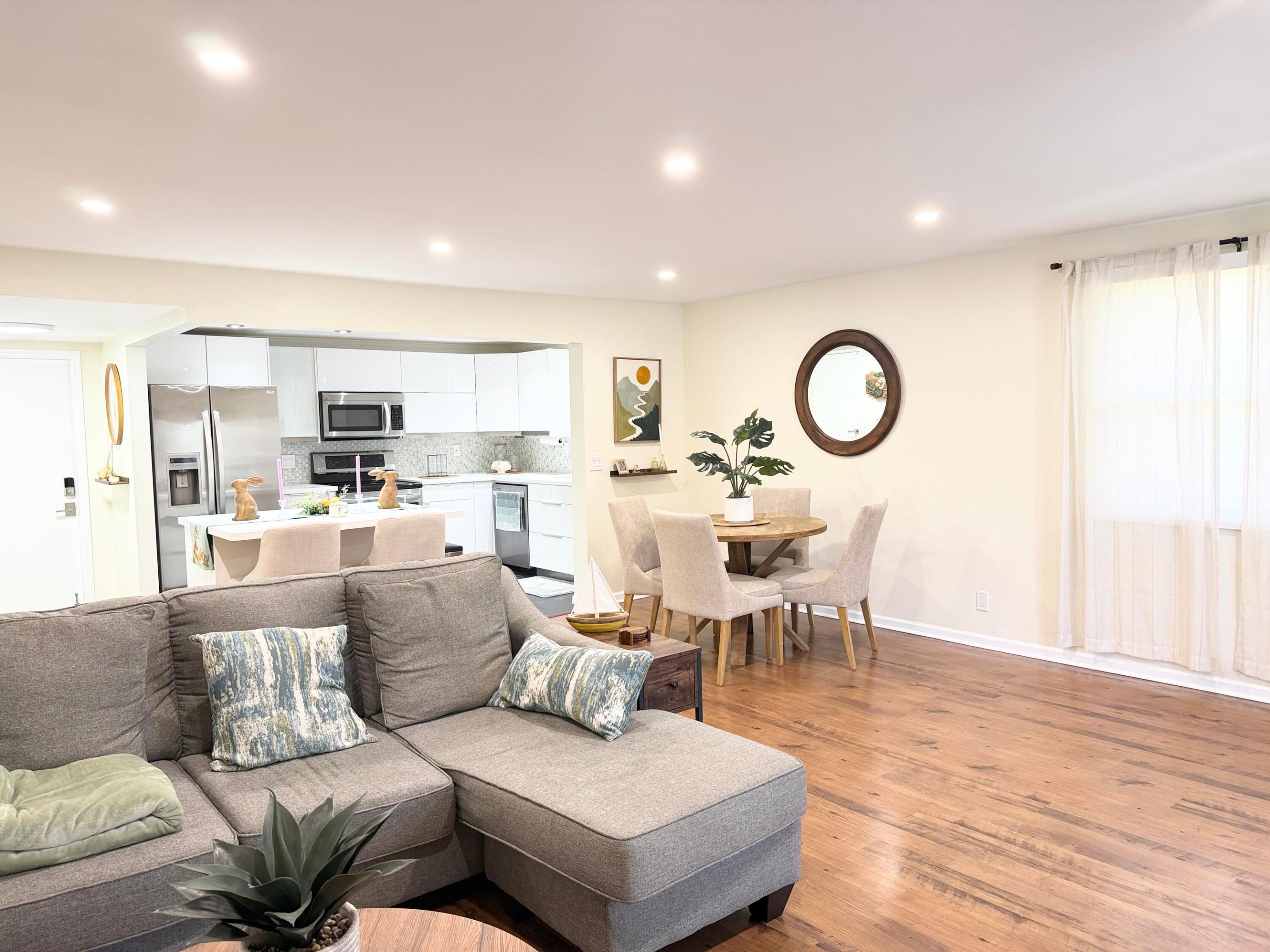 SHORE SIDE CONDO - Residential