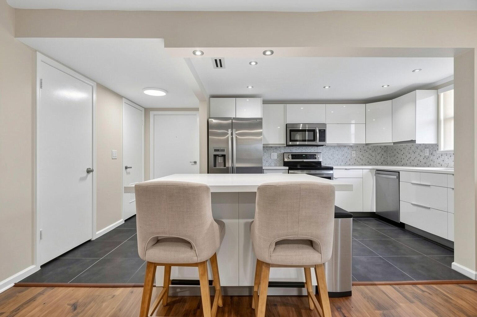 SHORE SIDE CONDO - Residential