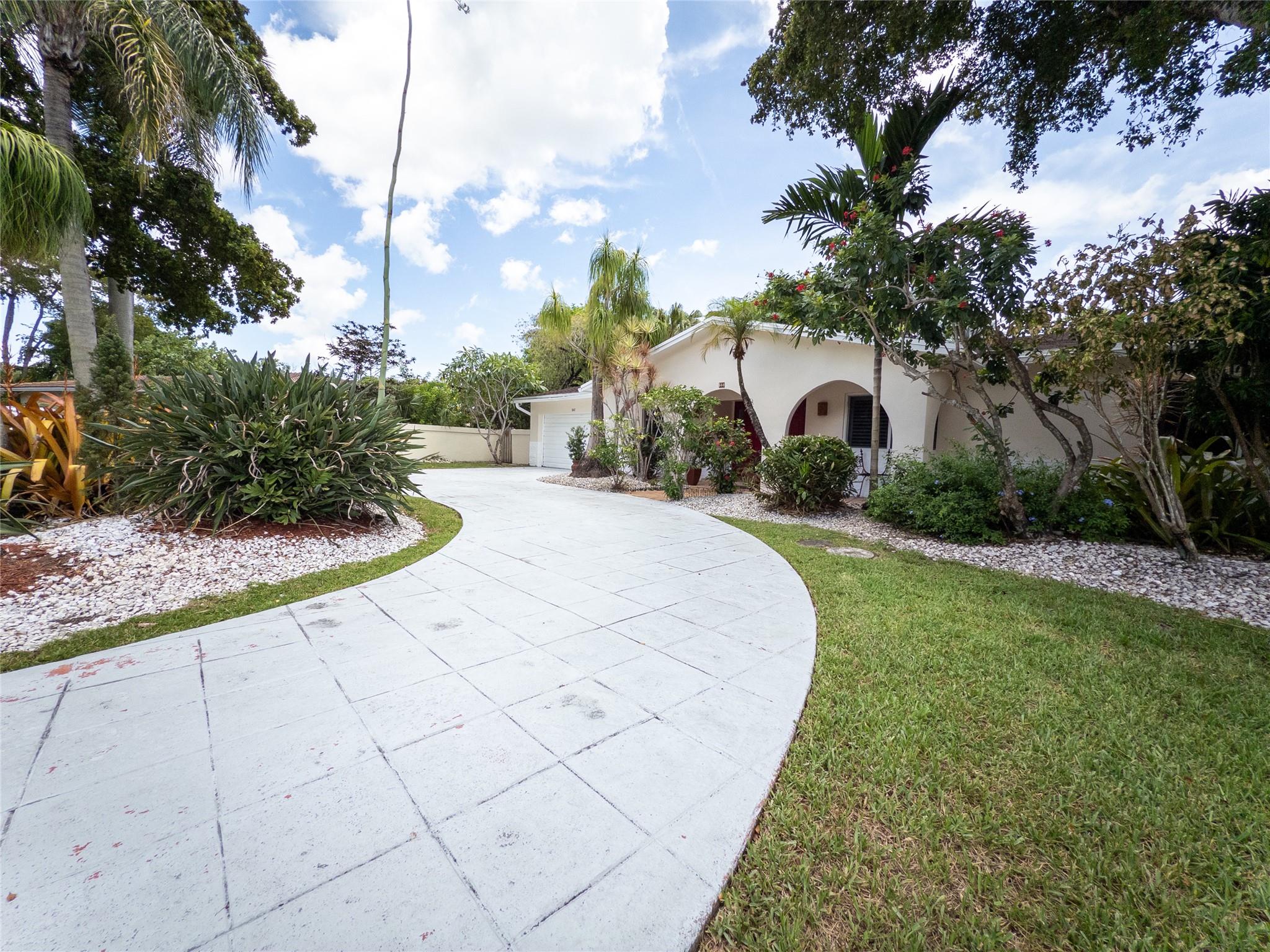 560 SW 62nd Ave