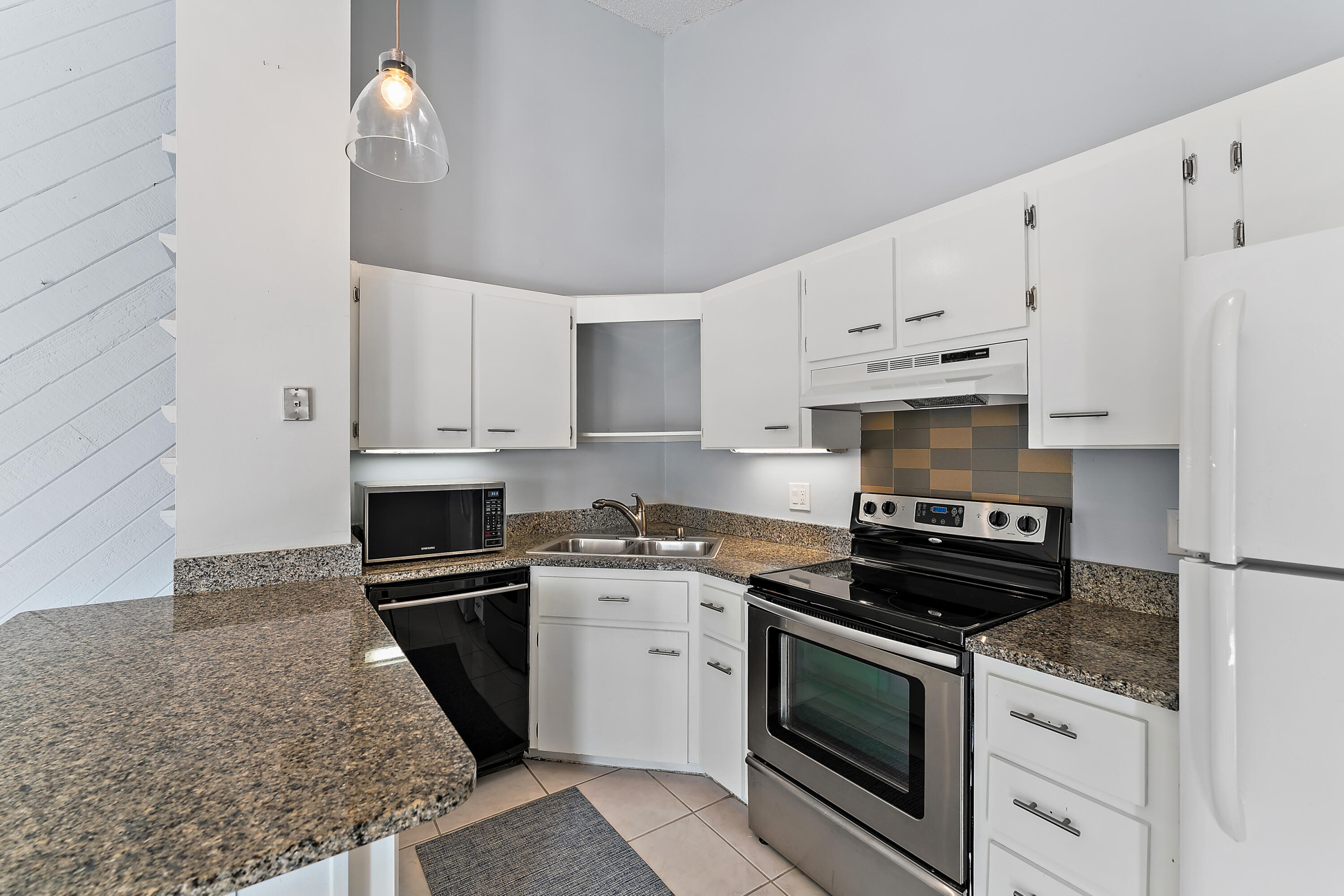 OCEANSIDE TERRACE CONDO - Residential Lease