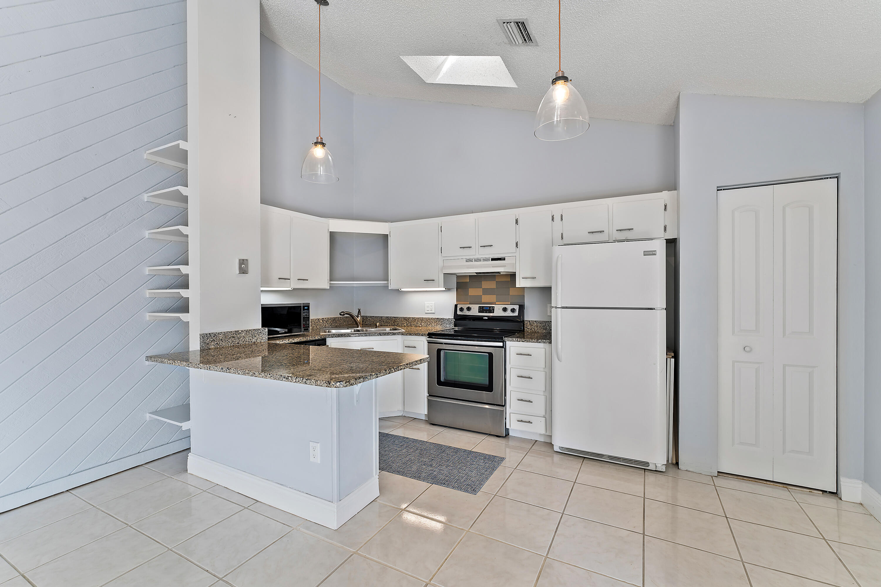 OCEANSIDE TERRACE CONDO - Residential Lease