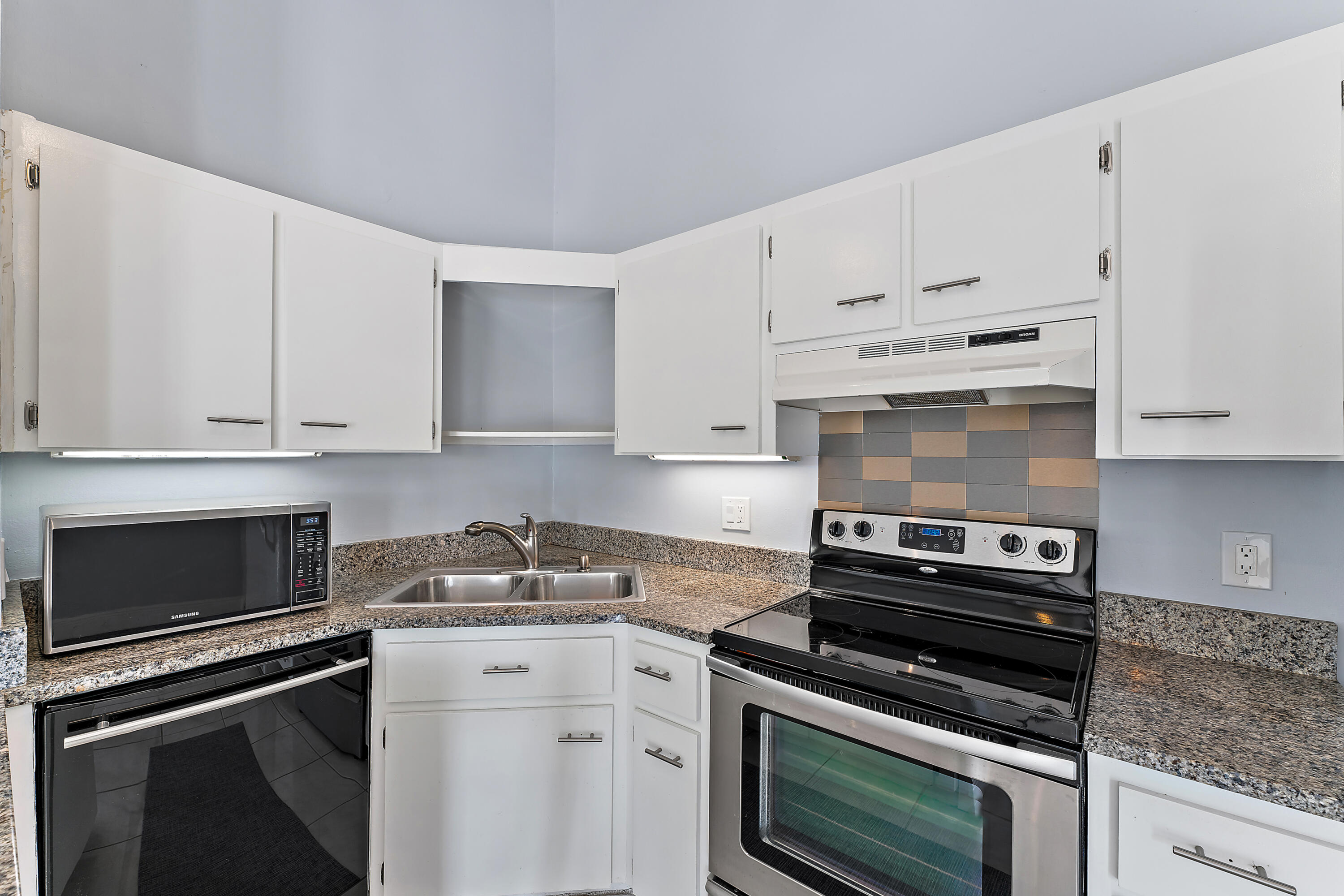 OCEANSIDE TERRACE CONDO - Residential Lease