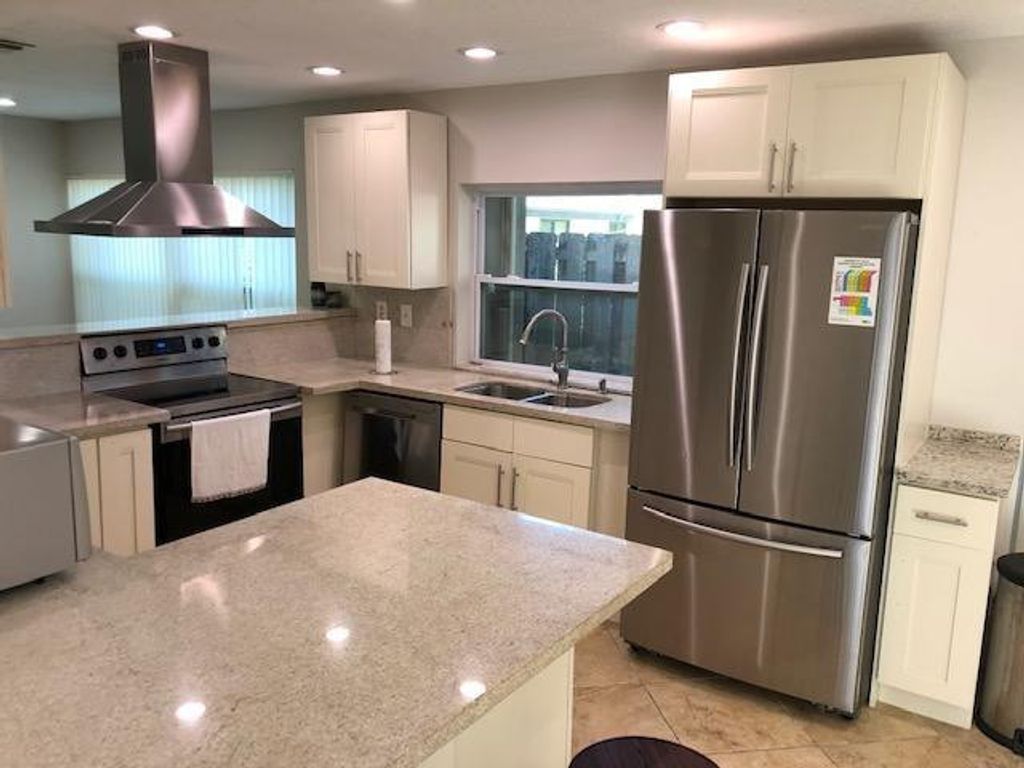 Photo of 60 Forest Circle, Hollywood, FL 33026 (MLS # F10544165)