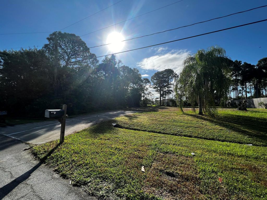 Photo of 2292 SE Trillo Street, Port St Lucie, FL 34952 (MLS # R10850858)