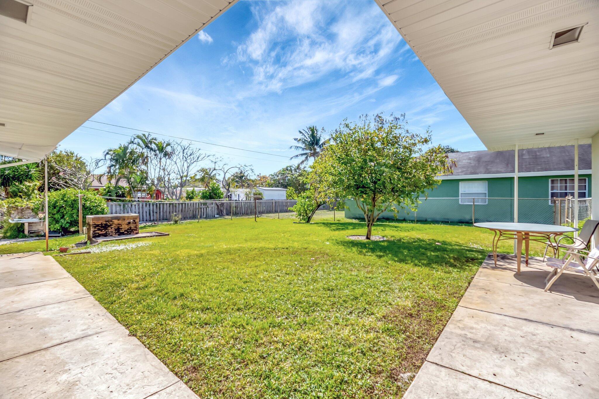 NORTH LAKE WORTH - Residential