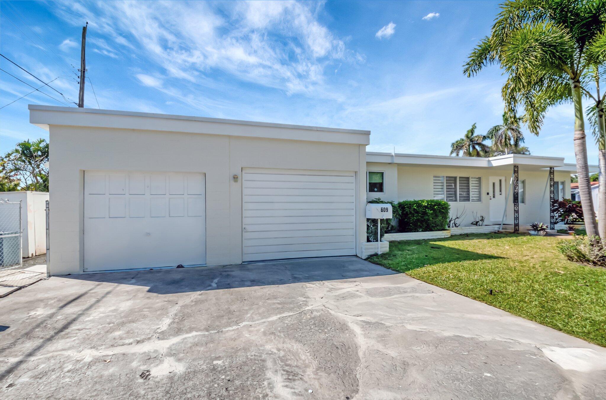 NORTH LAKE WORTH - Residential