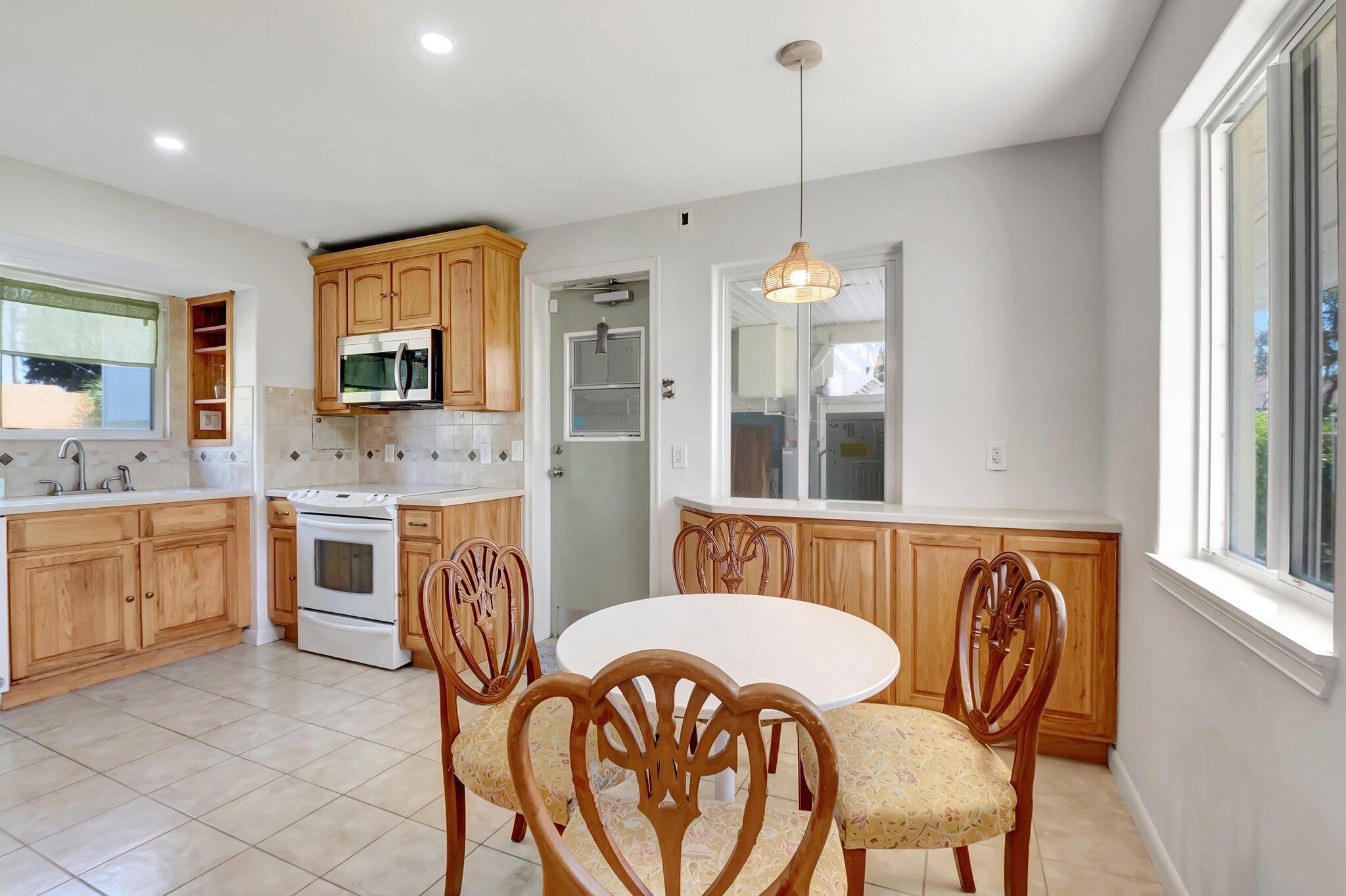 NORTH LAKE WORTH - Residential