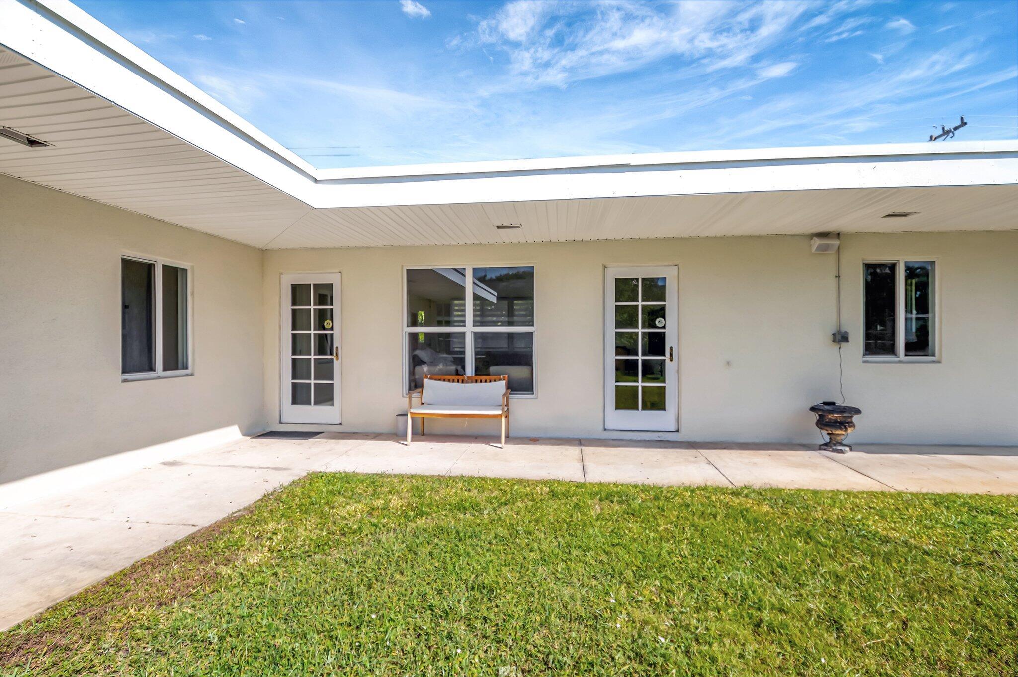 NORTH LAKE WORTH - Residential