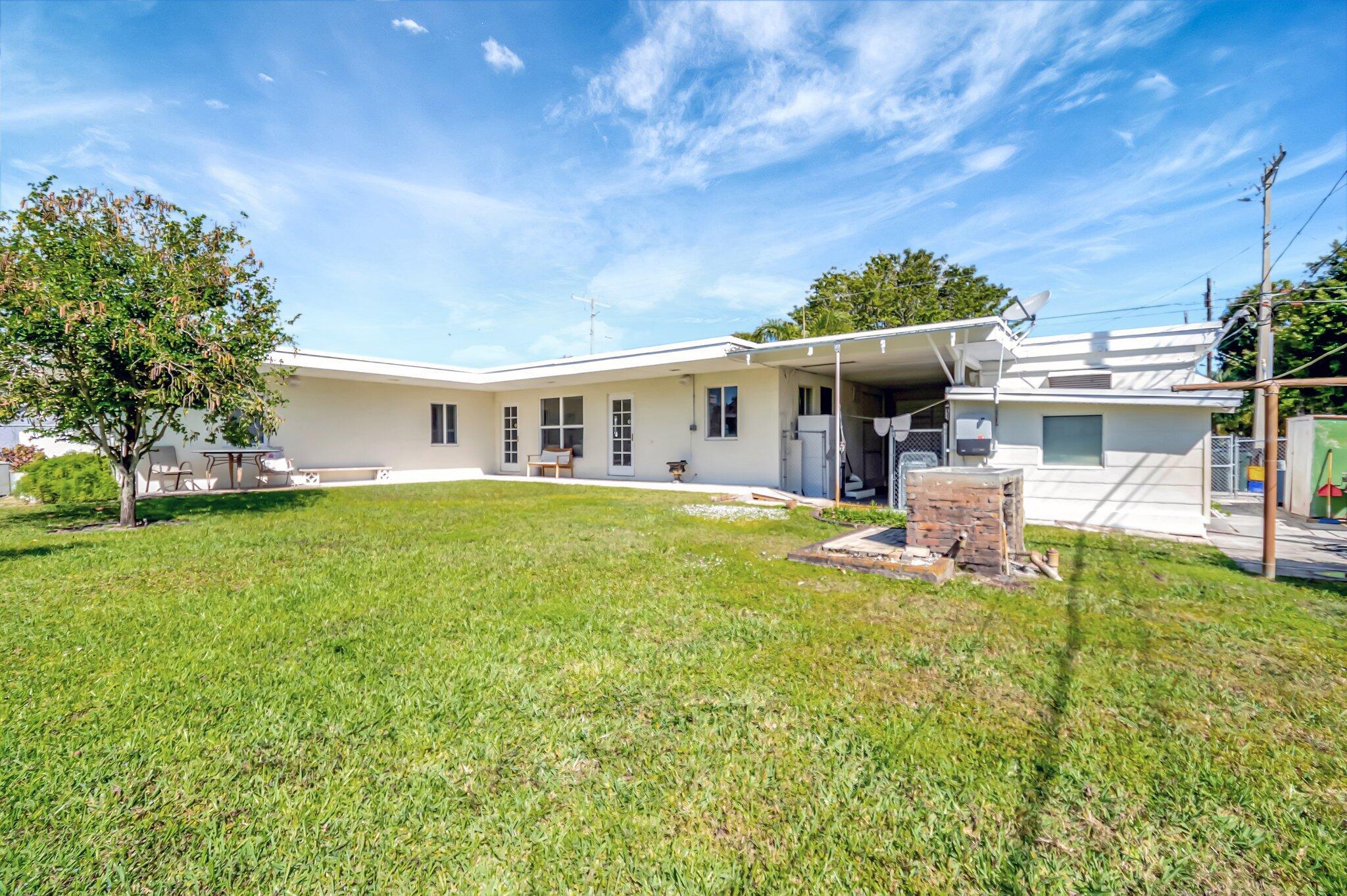 NORTH LAKE WORTH - Residential