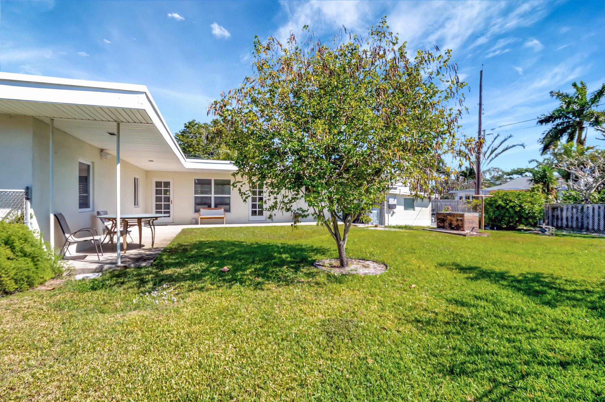 NORTH LAKE WORTH - Residential